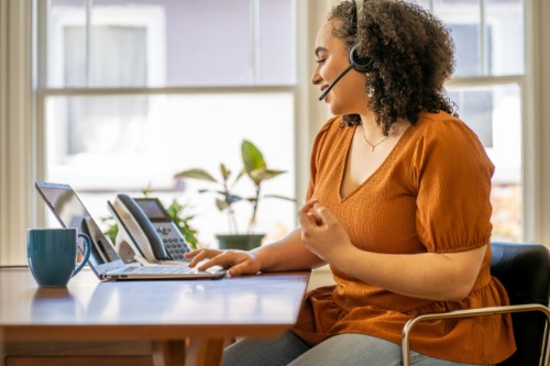 HP Poly Edge E320 IP Phone and PoE-enabled