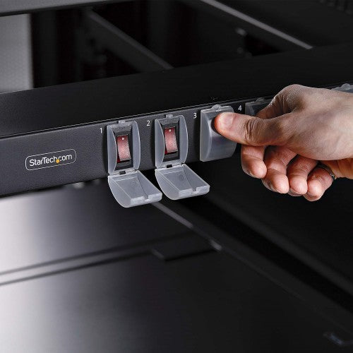 StarTech.com 8NS8-RACK-MOUNT-PDU power distribution unit (PDU) 8 AC outlet(s) 1U Black