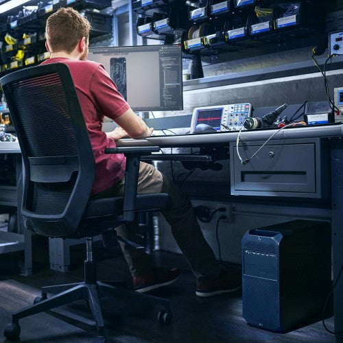 HP Z8 G5 Workstation Wolf Pro Security Edition Intel Xeon Silver 64 GB DDR5-SDRAM NVIDIA RTX 4000 Ada